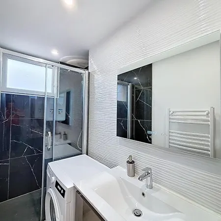 Le Balcon - Vue Sur Canal De Brienne *