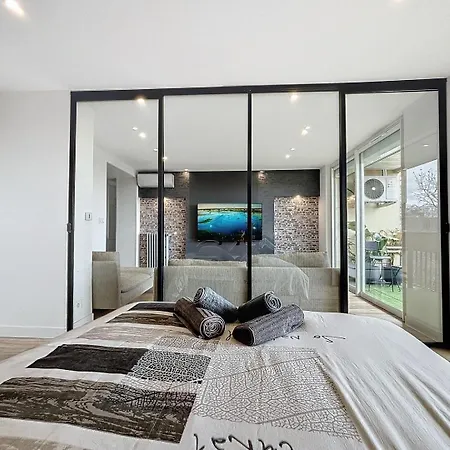 Le Balcon - Vue Sur Canal De Brienne *